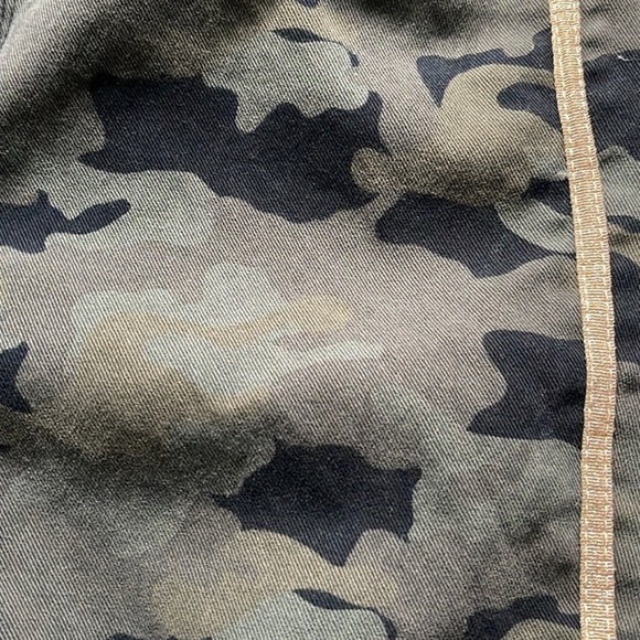 L’AGENCE Margot Stretch Denim Camo Jeans With Gold Side Stripe, New - Picture 13 of 15